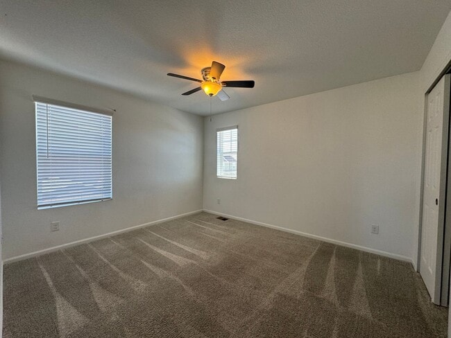 Building Photo - Newer 3 Bedroom plus loft in Paint Brush Hills