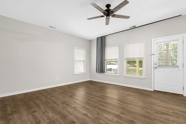 Building Photo - 2301 Marion Walk Dr SE