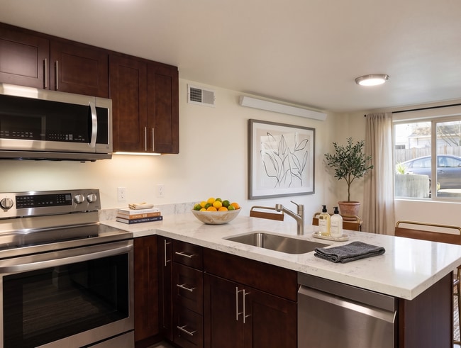 Building Photo - Seattle 3 Bedroom Apartment for Rent | Newly Remodeled Home with In-Unit Washer/Dryer, Private En...