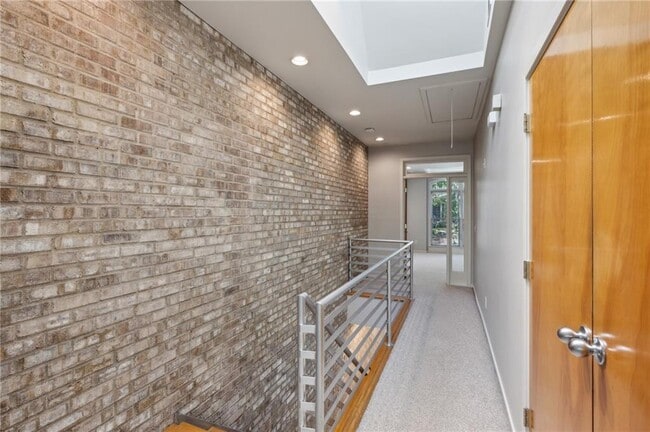Building Photo - 1294 Fernwood Cir NE