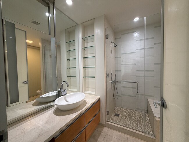 Building Photo - 3722 S Las Vegas Blvd