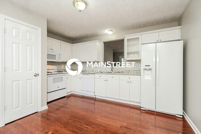 Building Photo - 3 Bedroom Pet-Friendly Home in Nashville, TN with Main Street Renewal