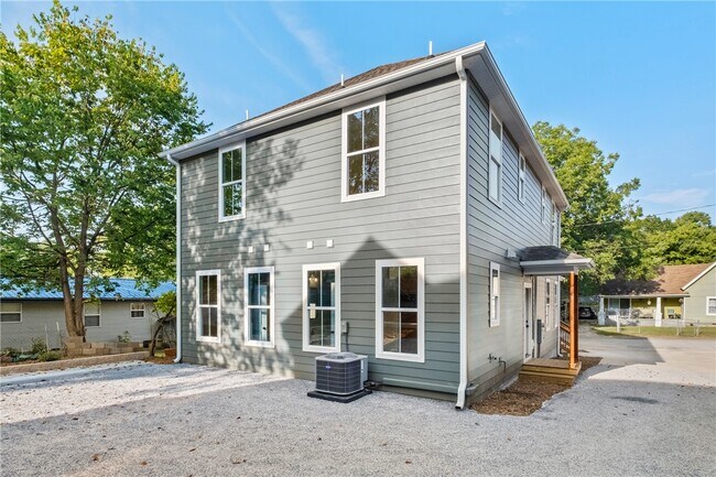 Building Photo - 588 S Willow Ave