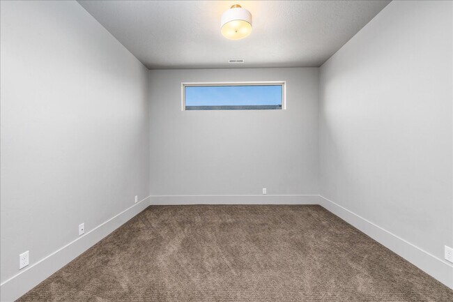 Building Photo - 2758 S Honeycomb Way