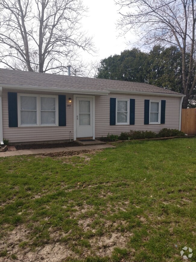 Building Photo - 1807 Southwood Dr