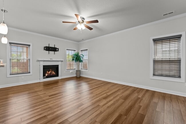 Building Photo - 824 Somb Moore Ways