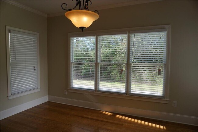 Building Photo - 2597 Stone Manor Dr NE