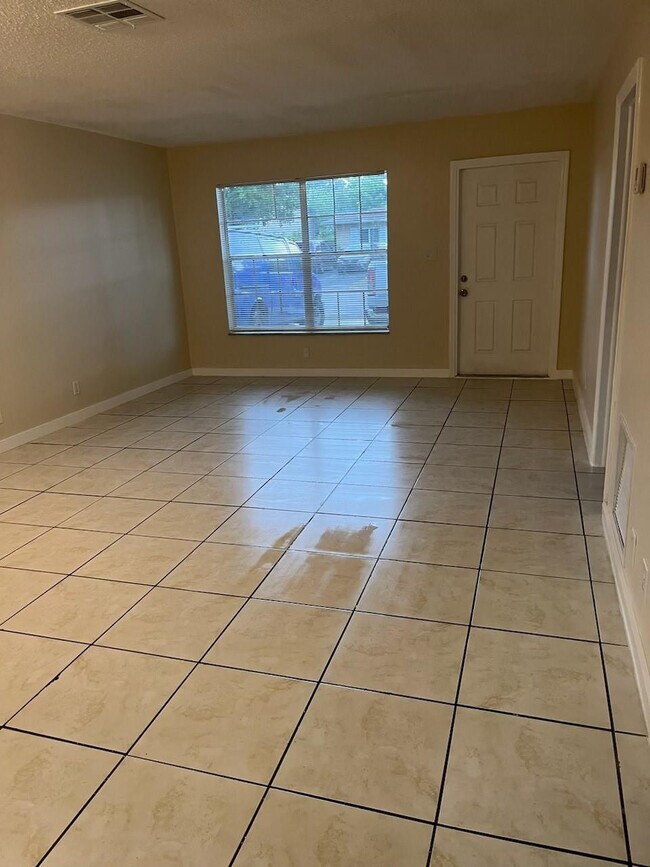 Building Photo - 1461 NW 22nd St