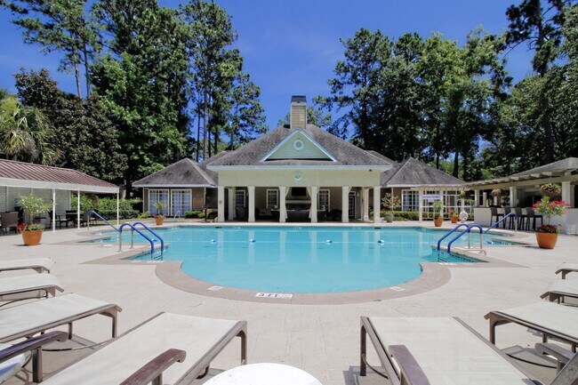 Building Photo - Amazing two bedroom 2nd Floor, Summer House Available June 19!
