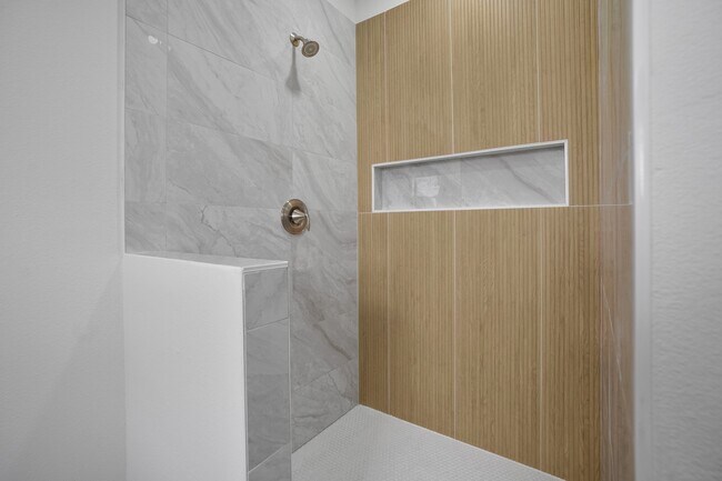 Building Photo - 2419 Rosewood St