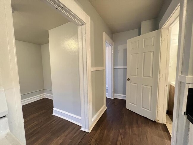 Building Photo - 1503 2nd Ave SE