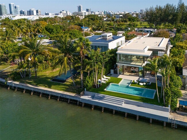 Building Photo - 315 N Shore Dr