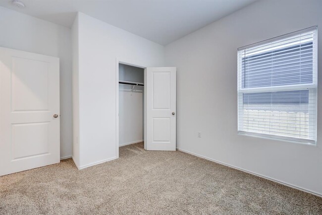 Building Photo - 2817 Dezmond Diamond Ct