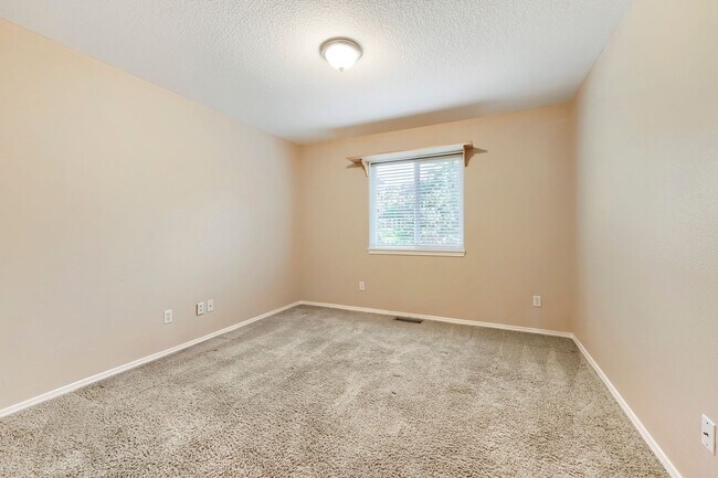 Building Photo - Single-Level 4BR/2BA Ranch — Spacious 3-Car Garage & Low-Maintenance Yard (Oregon City / Fairway ...