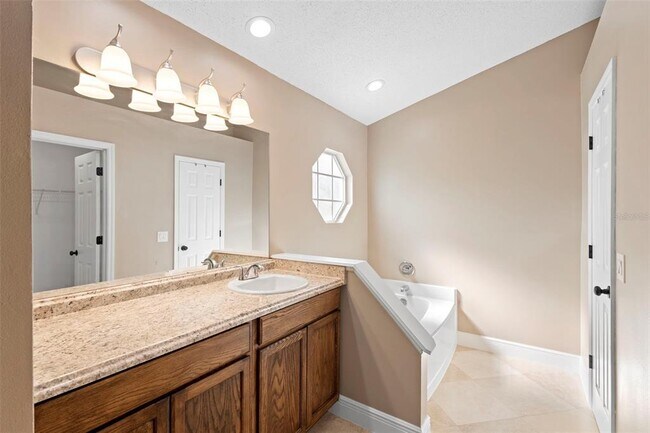 Building Photo - 707 Brightview Dr