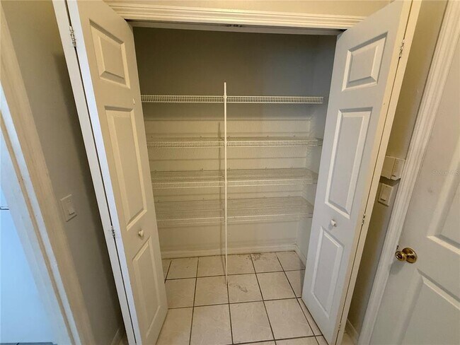 Building Photo - 1976 Willow Wood Dr