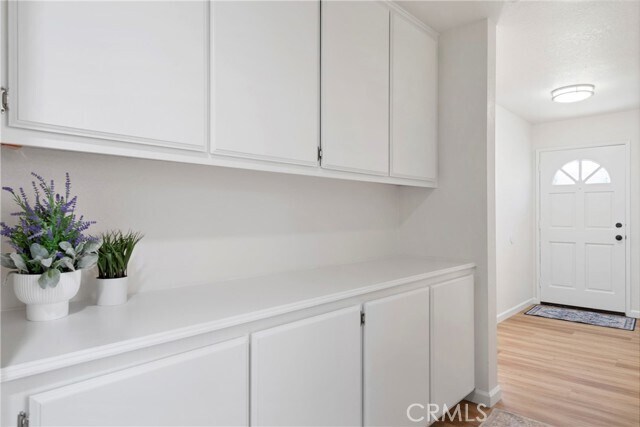 Building Photo - 700 W 2nd St