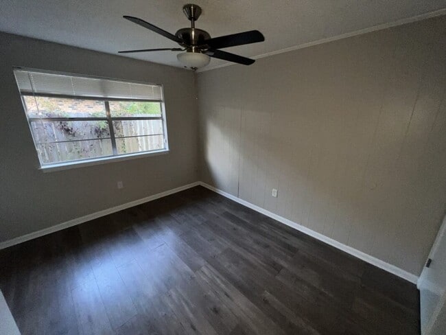 Building Photo - 3-Bedroom, 1.5-Bath Home in Baker  | Available Now!