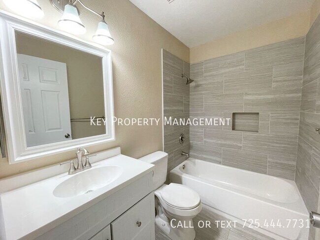 Building Photo - 3 BEDROOM 3 BATH TOWNHOME IN HENDERSON NEA...