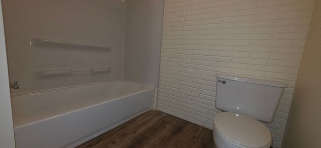 Building Photo - 3 Bedroom 2 Bath with Garage! South by Bat...