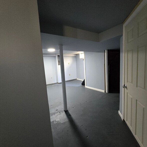 Building Photo - 21676 N Essex Dr