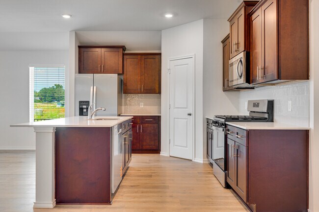 Building Photo - 6077 Freedom Dr