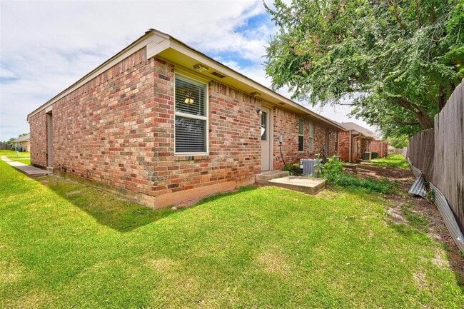 Building Photo - 405 Sterling Pointe Way