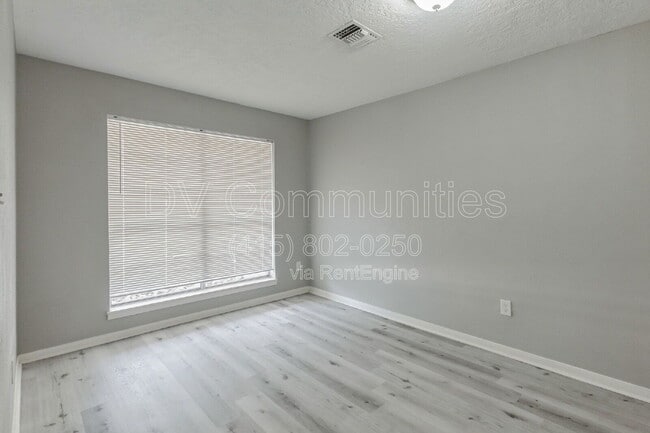 Building Photo - 2107 Lamar Dr