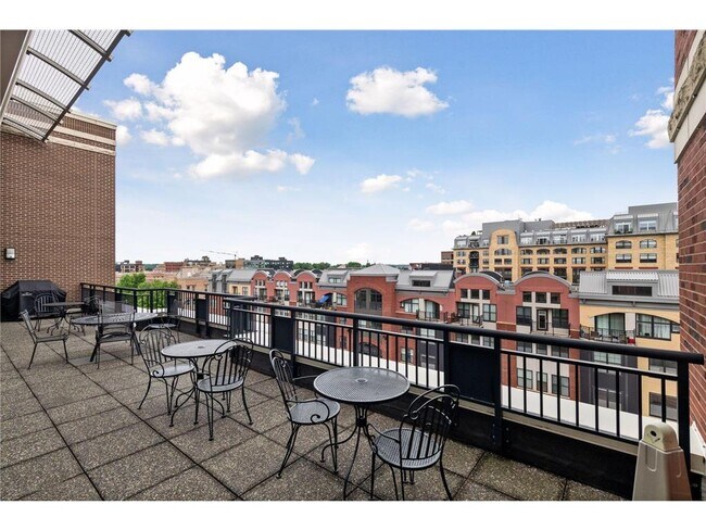 Building Photo - 401 N 2nd St