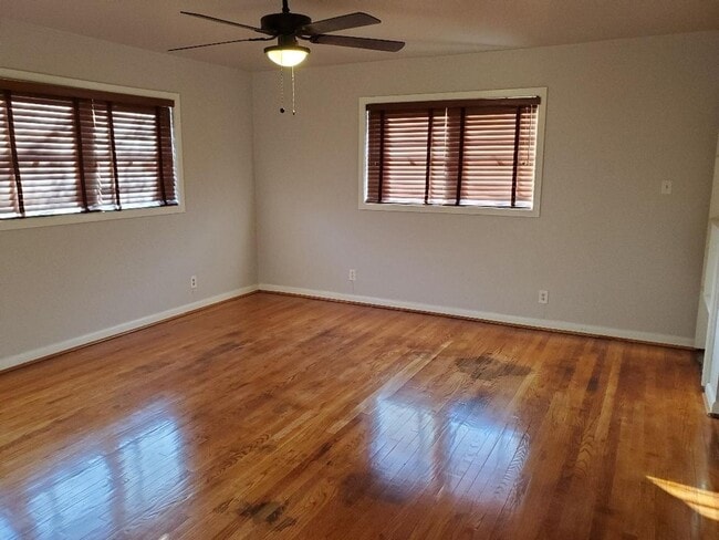 Building Photo - House for Lease -2505 Douglas