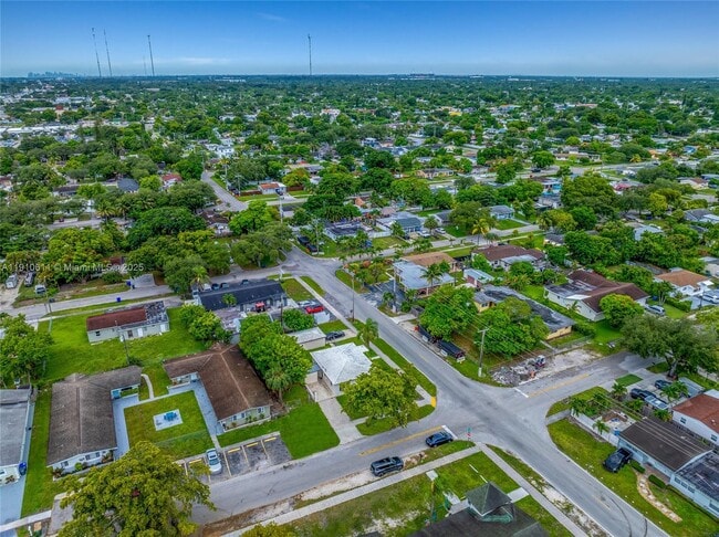 Building Photo - 6044 Funston St