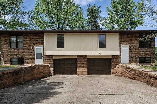 Building Photo - 2109 Louis Cir