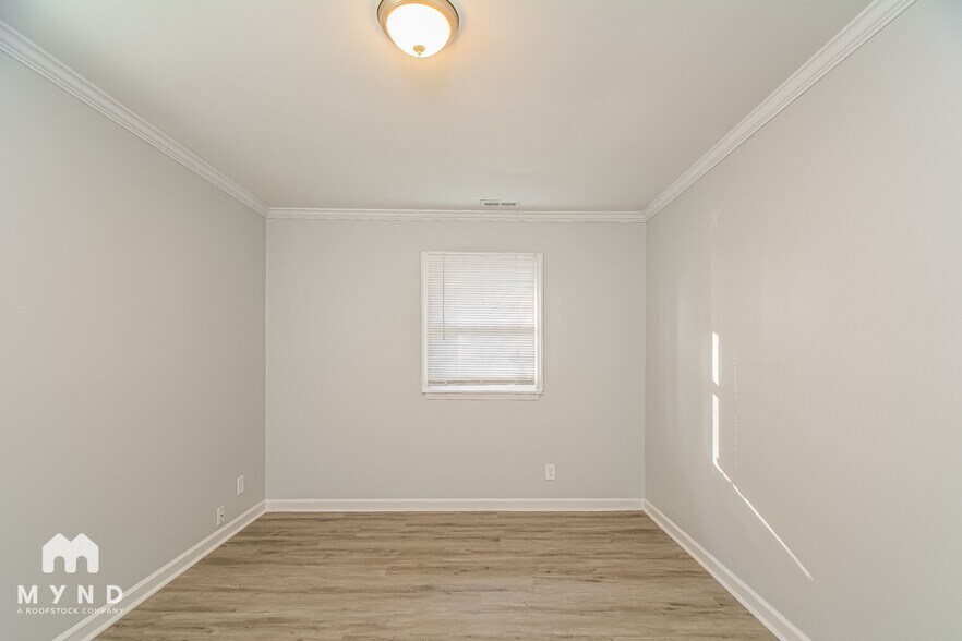 Building Photo - 2301 Charles St