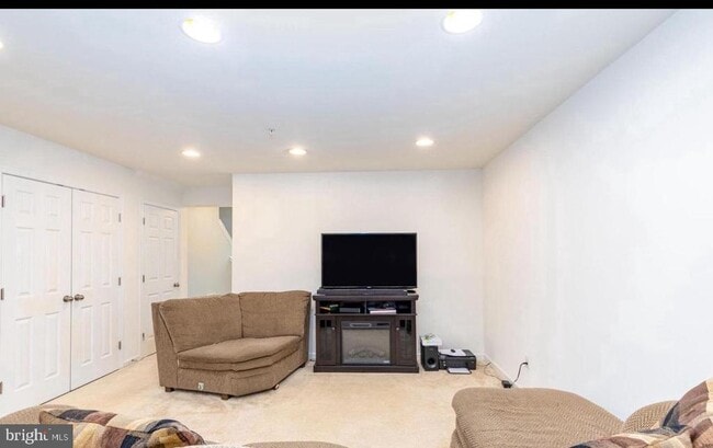 Building Photo - 739 English Ivy Way