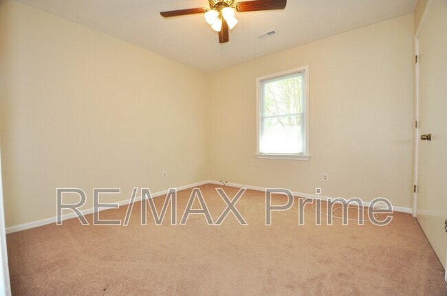 Building Photo - 1128 Hazel Ave