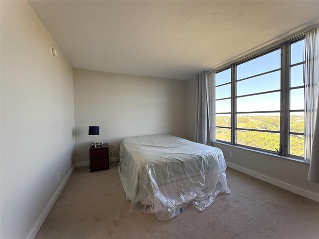 Building Photo - 2940 N Course Dr