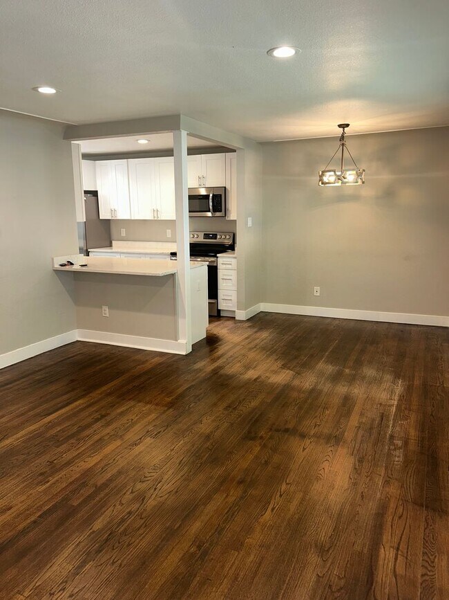 Building Photo - Updated 4 Bed Home with Finished Basement, Central A/C & Fenced Yard in Lakewood!