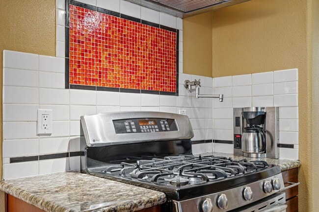 Building Photo - $500 move-in special! Unique 2-bdrm/2.5-bath duplex w/ A/C—Private patio, storage, garage w/ wash...