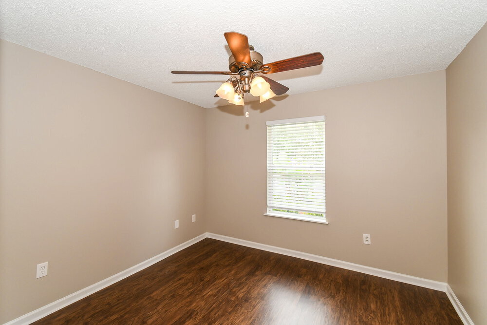 Building Photo - 2427 Brian Lakes Dr E