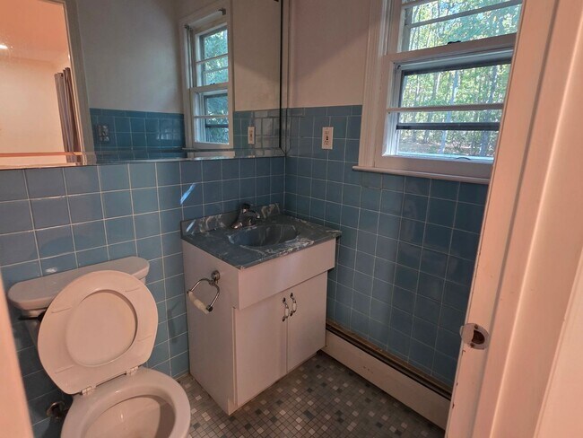 Building Photo - 553 Declaration Ln