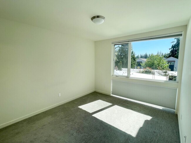 Building Photo - 4 Star Green Built 2-Bedroom, 2-Bath + Den Townhome