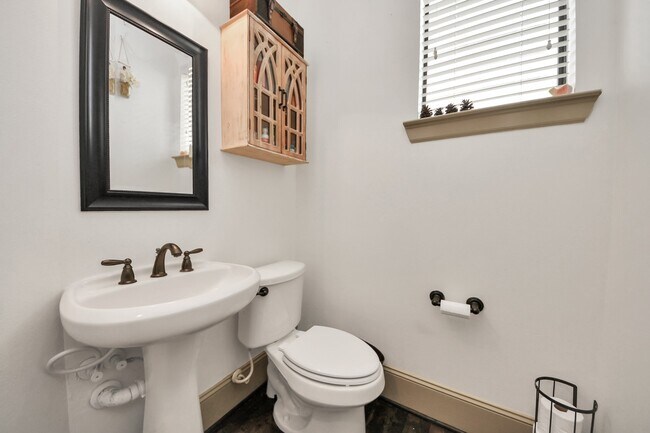 Building Photo - 1141 W 23rd St