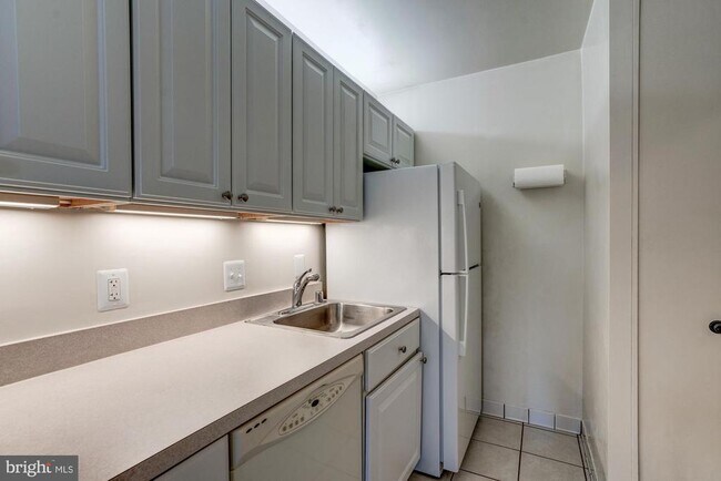Building Photo - 4515 Willard Ave