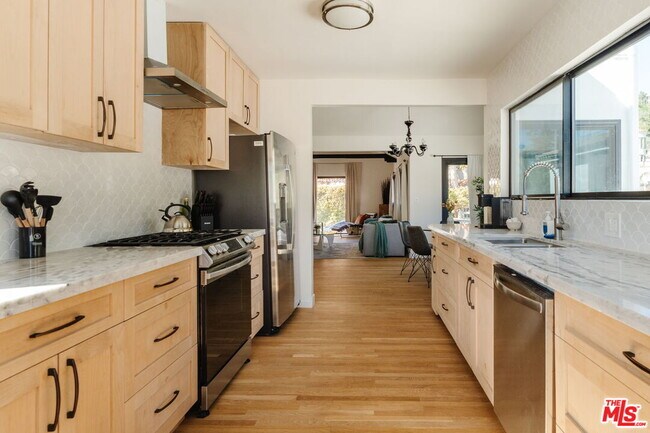 Building Photo - 2062 High Tower Dr