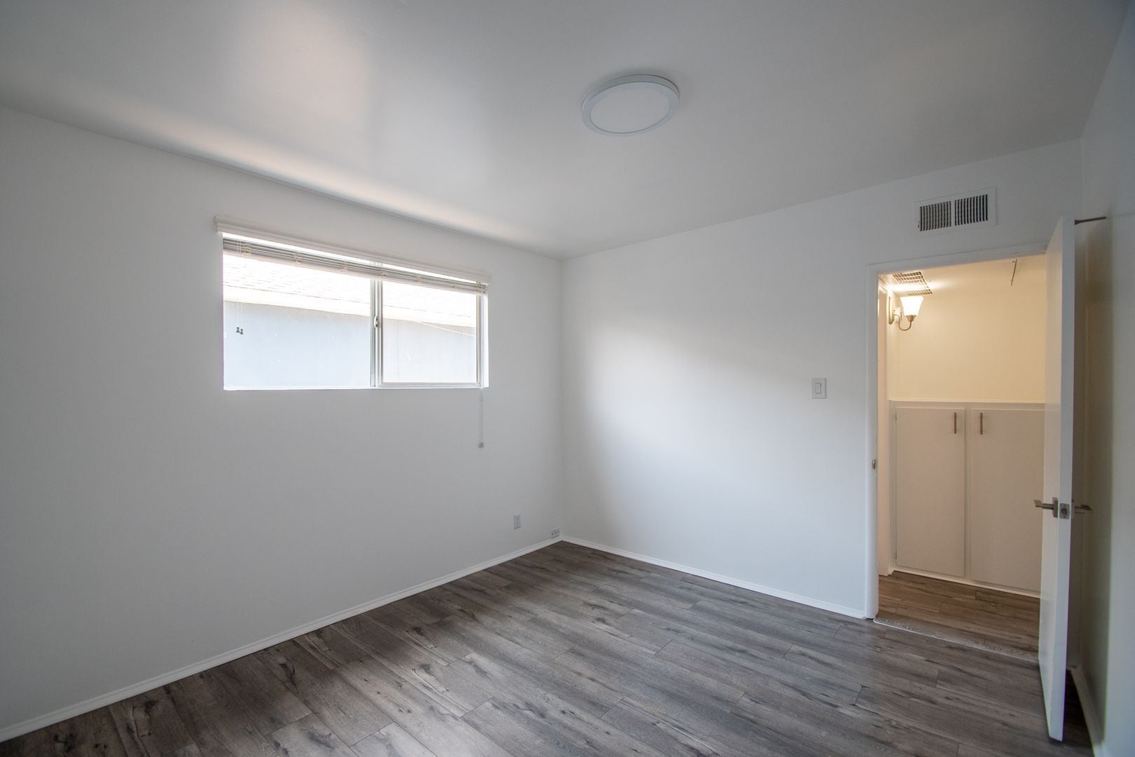 Building Photo - 4565 Hazeltine Ave
