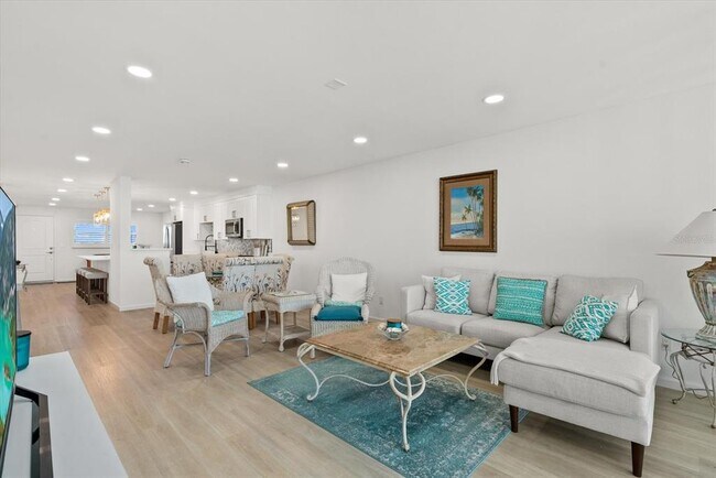 Building Photo - 255 The Esplanade N