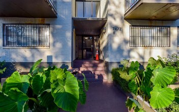 Building Photo - Renovated 3-Bedroom Apartment in Prime SE ...