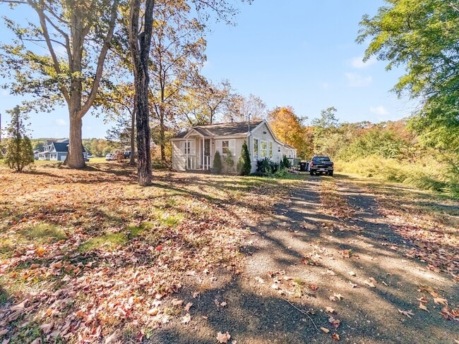 Building Photo - 944 Totoket Rd