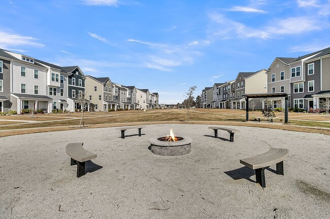 Building Photo - Modern Townhome in Prime Moncks Corner Loc...