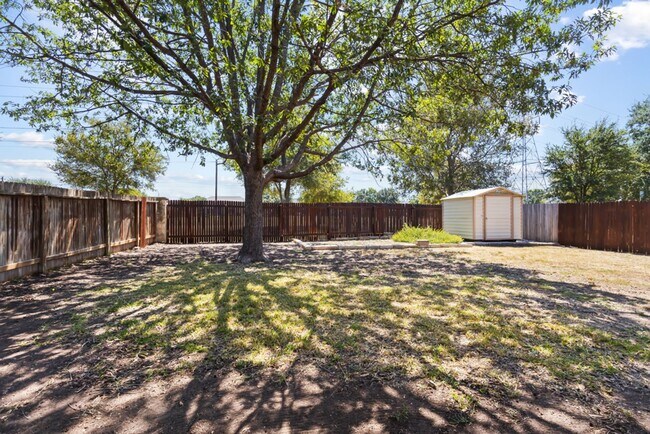 Building Photo - 908 Rimrock Trail